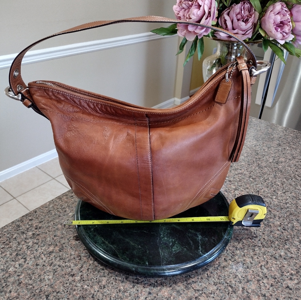 Coach Large Hobo Purse in distressed light tan leather with long tassel Vintage - Picture 12 of 17